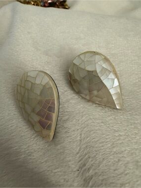 Teardrop Mother-of-Pearl Hair Clips - White